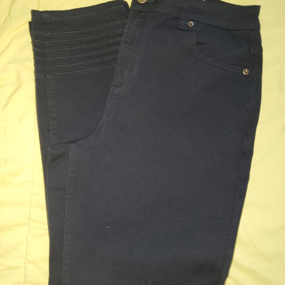 Jeans 🥳 - Picture 3 of 8